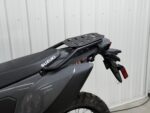 Suzuki DR-Z4S – Piastra Portaborsa Posteriore